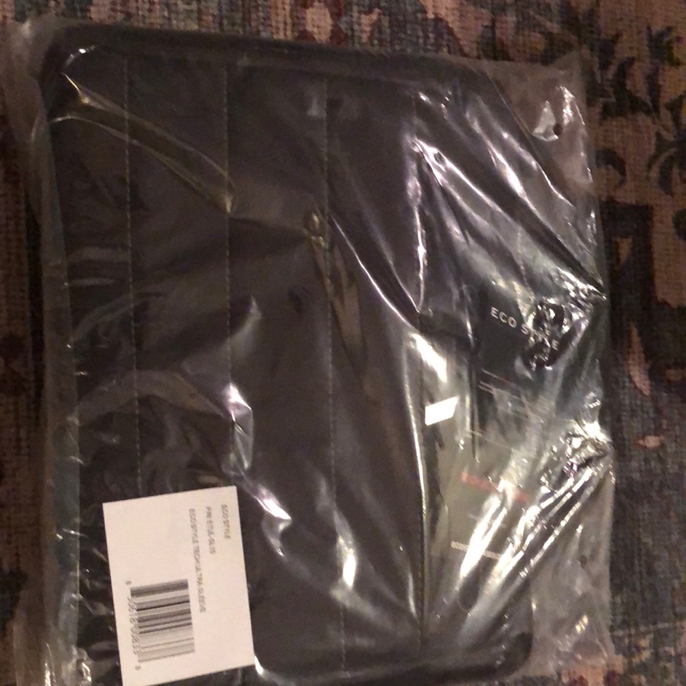 Computer carrying sleeve. Never used. Retail was 55.